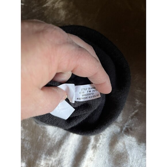 Under Armour Black & Grey Beanie Knit Winter Hat EUC Youth Boy's One Size OS - Picture 9 of 13